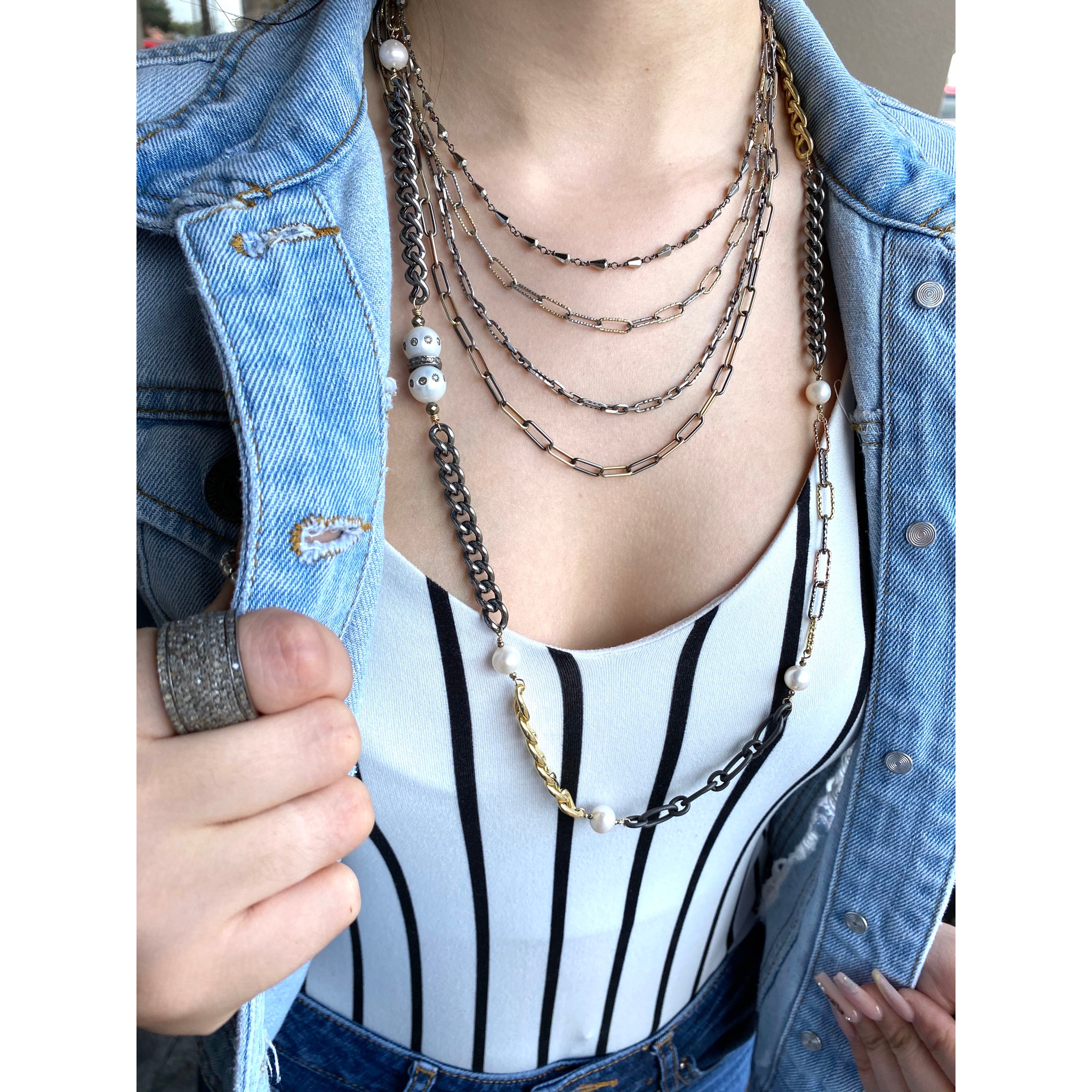 Pearl and metal necklace deals